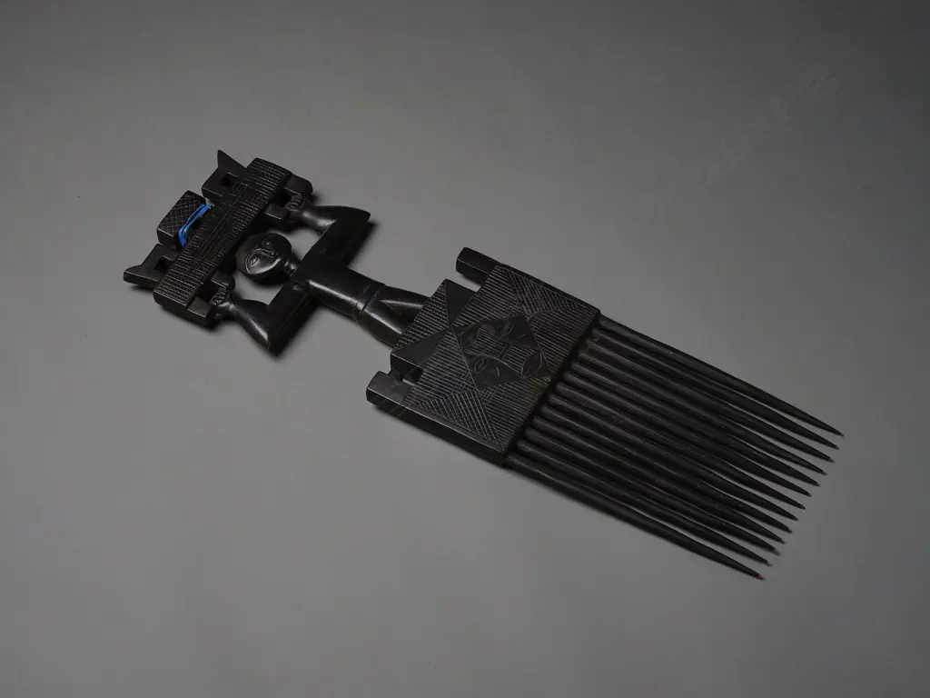 West African wooden comb, Image 1++